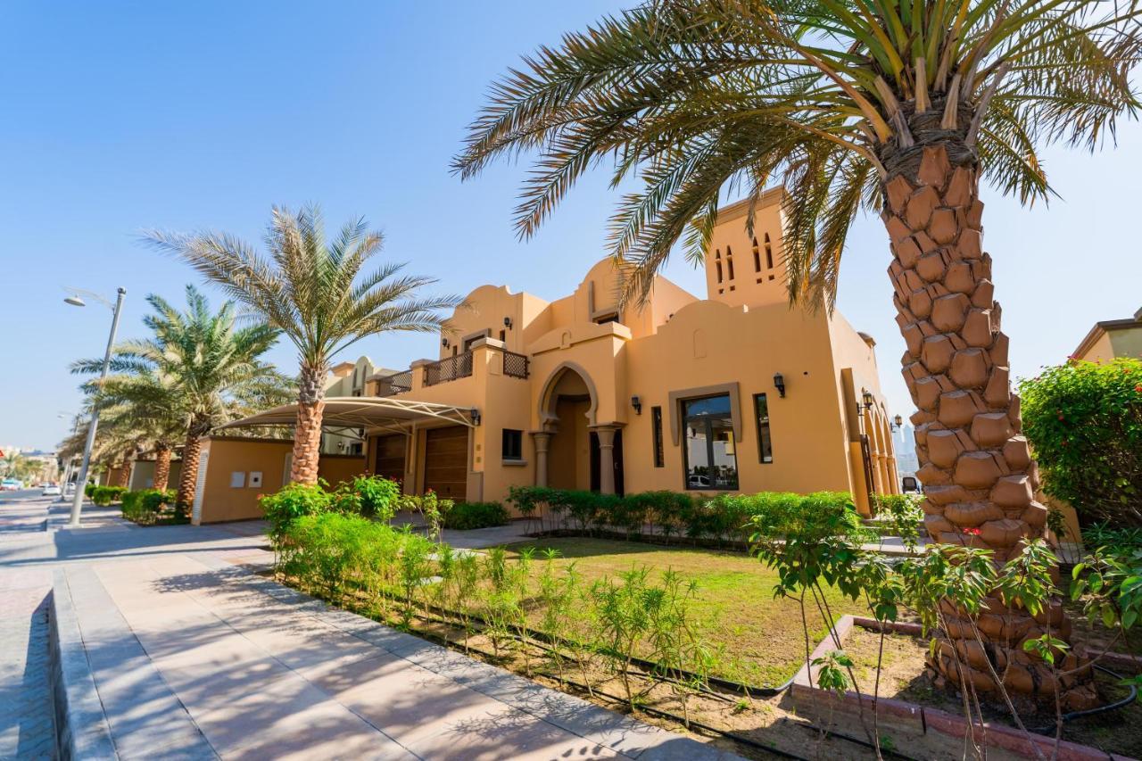 Fam Living - Palm Jumeirah - Beach Villas With Private Pool Dubái Exterior foto